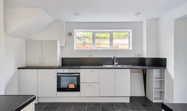 Harvester Road, Epsom, KT19, photo 2