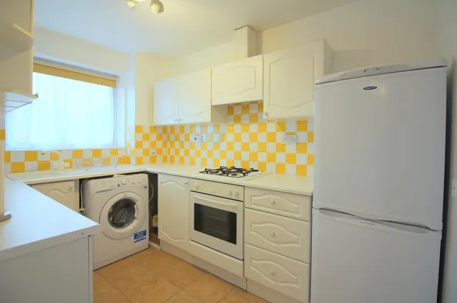 Photo 2 — Aylsham Drive Ickenham, Ickenham Uxbridge, Middlesex UB10 8UJ