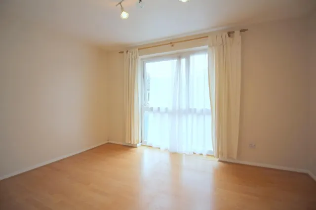 Photo 3 — Aylsham Drive Ickenham, Ickenham Uxbridge, Middlesex UB10 8UJ