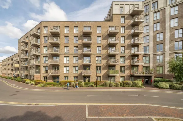 Adenmore Road, London, SE6, photo 3