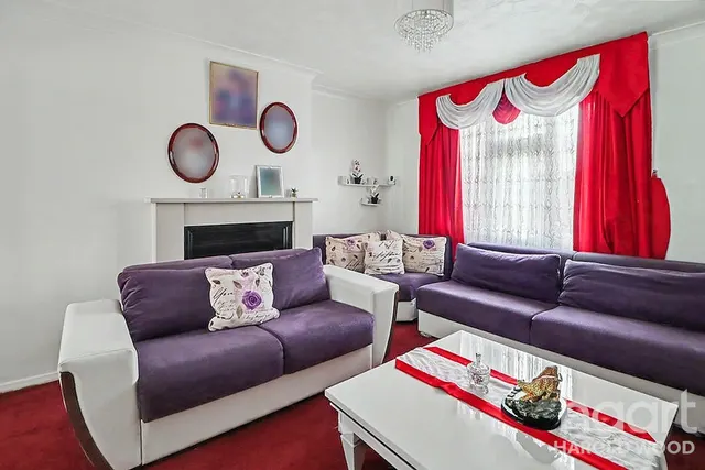 Newbury Road, Harold Hill, RM3, photo 2