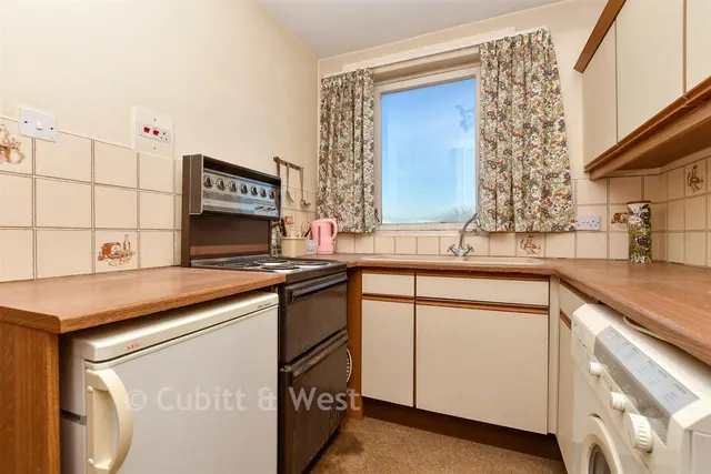Porchester Mead, Beckenham, BR3, photo 2