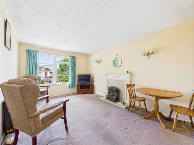 Pittville Circus Road, Cheltenham, GL52, photo 2