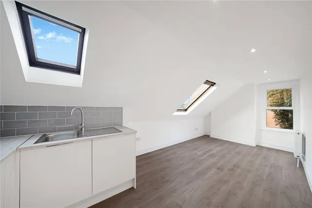 Cricklewood Lane, Willesden Green, NW2, photo 3