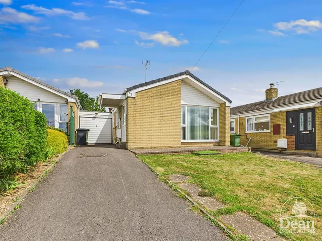 Lakeside Avenue, Lydney, photo 1