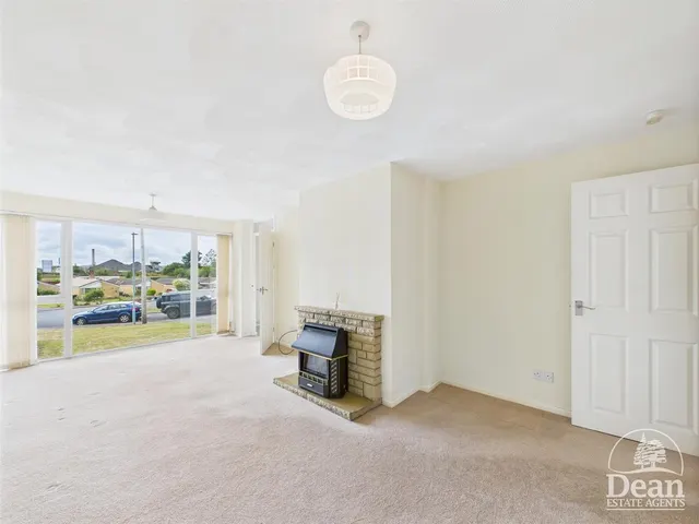 Photo 3 — Lakeside Avenue, Lydney