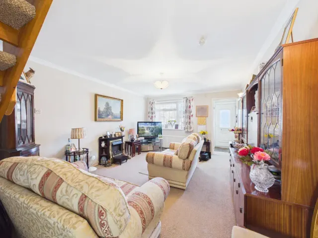 Owlscastle Close, Horsham, photo 2