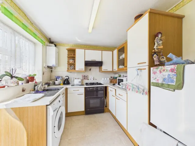 Owlscastle Close, Horsham, photo 3
