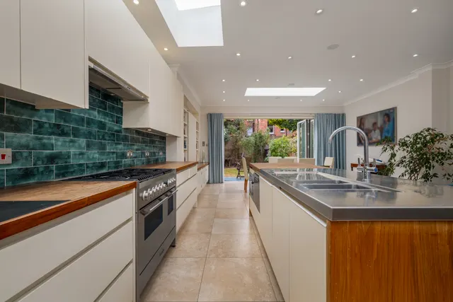 Photo 3 — Cloncurry Street, Fulham, South West London