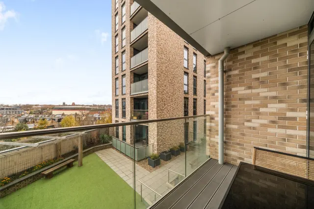 Photo 3 — Osiers Road, Wandsworth