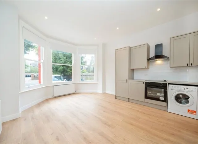 Walm Lane, The Mapesbury, NW2, photo 2
