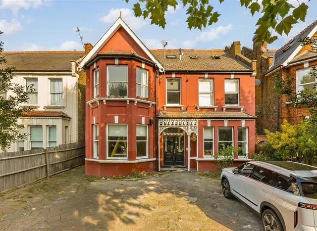 Walm Lane, The Mapesbury, NW2, photo 1