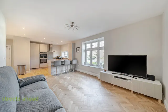 Woodcote Valley Road, Purley, CR8, photo 1