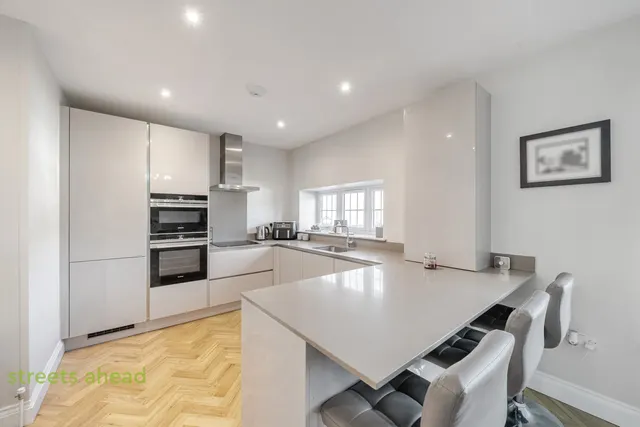 Woodcote Valley Road, Purley, CR8, photo 2