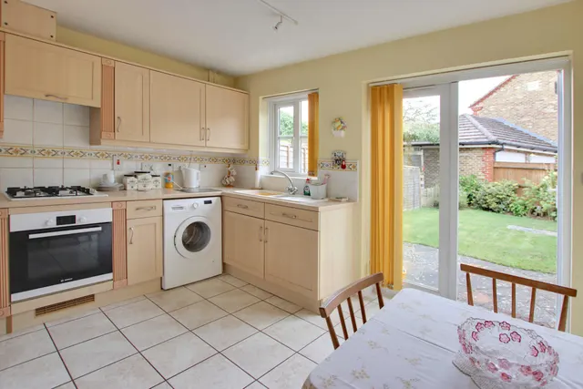 Photo 2 — Great Gatton Close, Croydon, Croydon, CR0 7WA