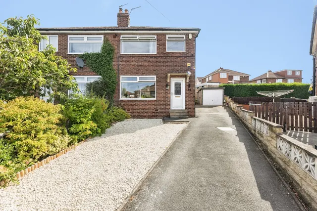 Graham Walk, Gildersome, Leeds, photo 1