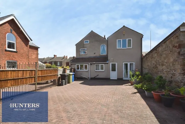 Old Road, Brampton, S40, photo 2