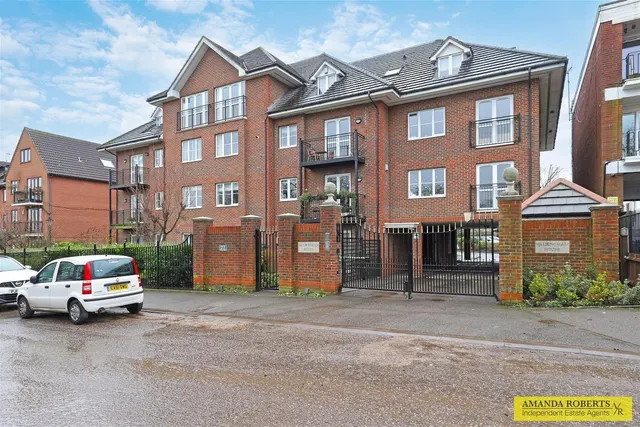 Walsingham House, Chingford, photo 1