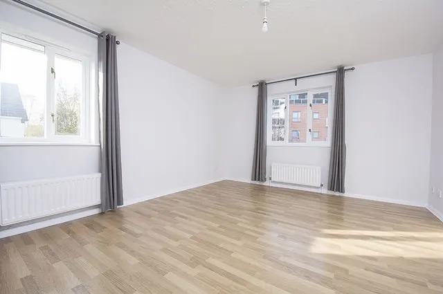 Photo 2 — Roydon Court Hersham, Walton-On-Thames KT12 5HZ