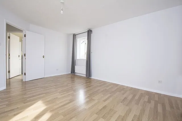 Photo 3 — Roydon Court Hersham, Walton-On-Thames KT12 5HZ