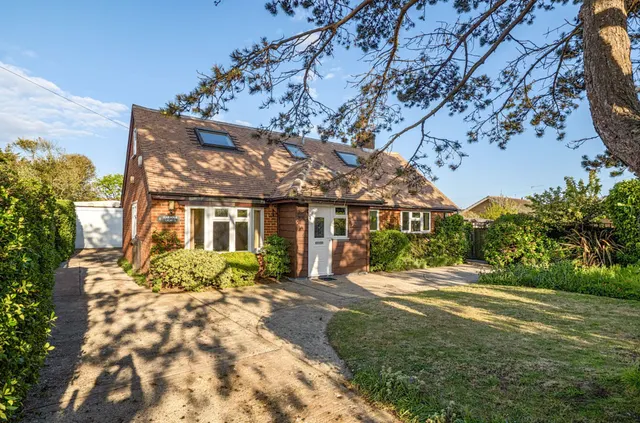 Albion Road, Selsey, PO20, photo 1