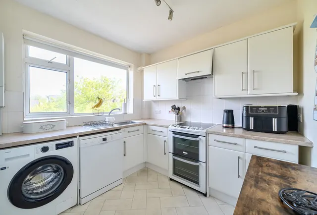 Photo 2 — Glencairn Court, Gloucestershire, Lansdown Road, GL50 2NB
