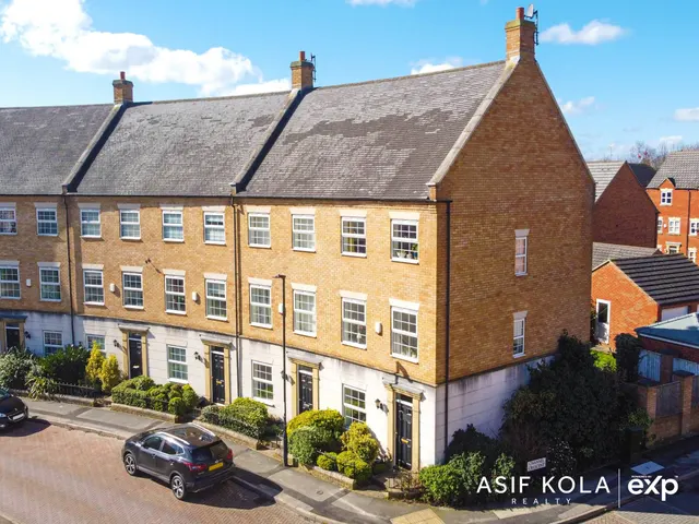 Asif Kola has sold Pacific Way, Derby, DE24 1AA, photo 1