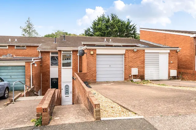 4 bedroom house — Gloucester Road, Exeter