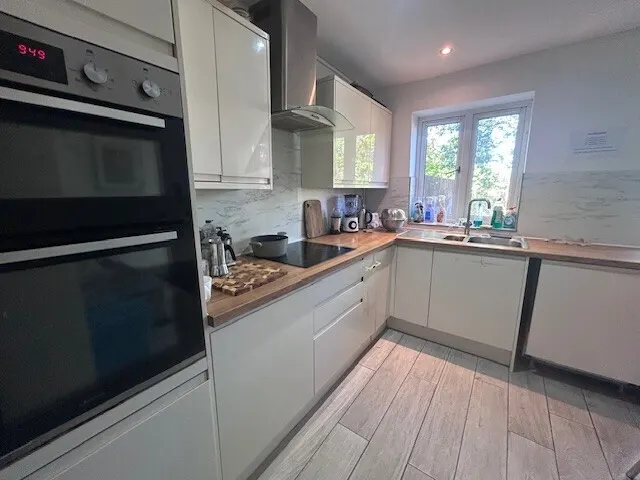 Photo 3 — Room, Gladstone Avenue, Luton, Beds