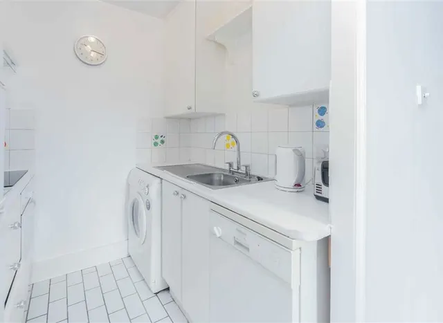 Photo 3 — Courtfield Gardens, South Kensington, SW5