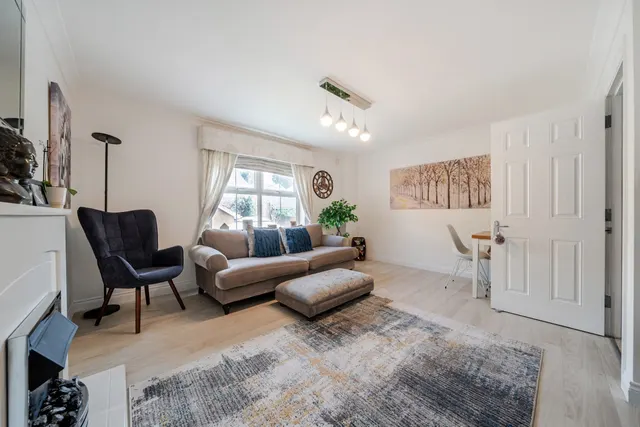 Photo 2 — Porthallow Close, BR6