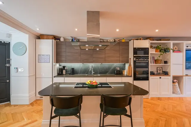 Photo 3 — Brightgem Lodge, 114 Grosvenor Avenue, London