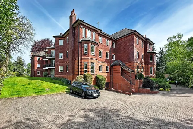Dunham Road, Altrincham, Cheshire WA14 4AN, photo 1