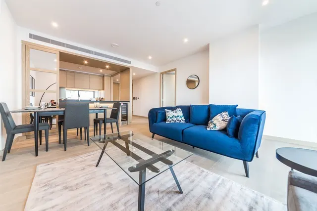 2 bedroom flat, Viaduct Gardens, New Union Square