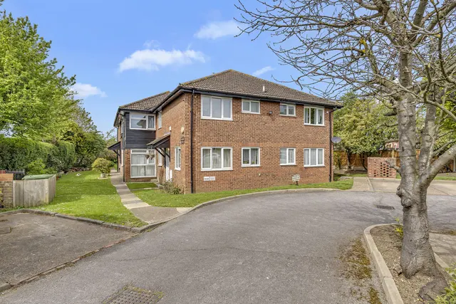 Linley Crescent, Romford, RM7 8RE, photo 1