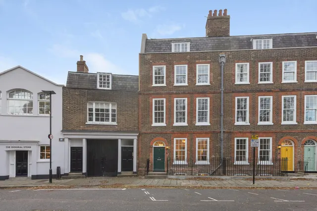 Chiswick Lane South, London, W4, photo 1