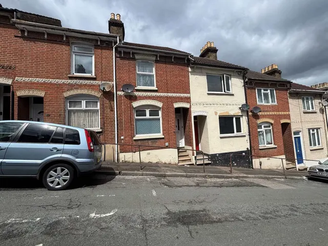 Gordon Road, Chatham, Kent, ME4 5LR, photo 1