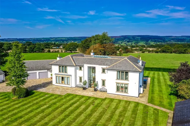 Ribchester Road, Clayton Le Dale, photo 1