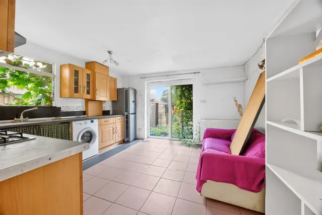 Goldsboro Road, London, photo 1