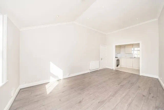 Broad Street, TW11, photo 3