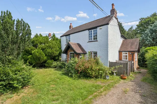 North Road, Widmer End, Buckinghamshire, HP15 6ND, photo 1