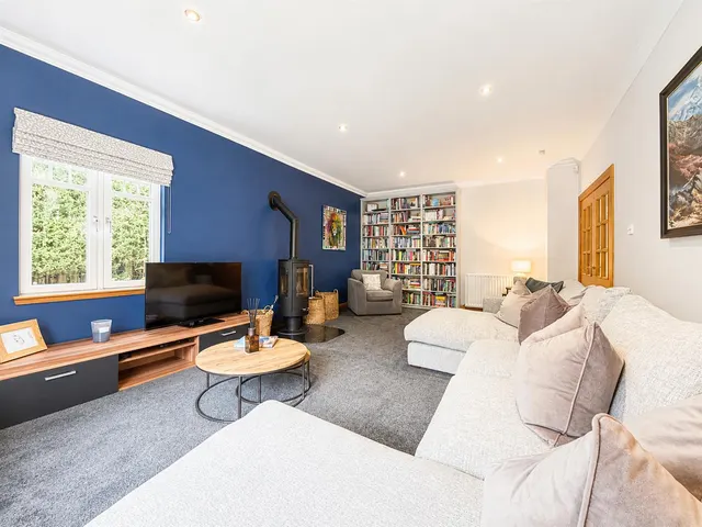 Photo 3 — Abbotts Court, Dullatur, Glasgow, G68 0AP