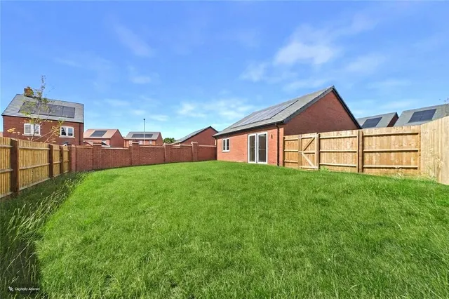 Bagshot Close, Kettering, NN16, photo 1