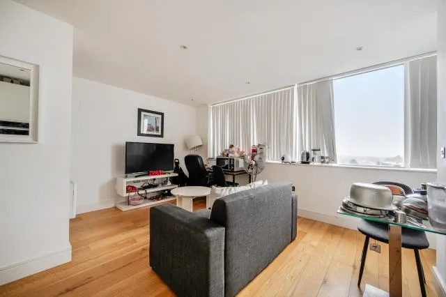 High Street, Slough, SL1, photo 2