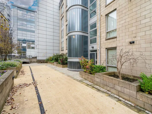 Gardners Crescent, Edinburgh, EH3, photo 1