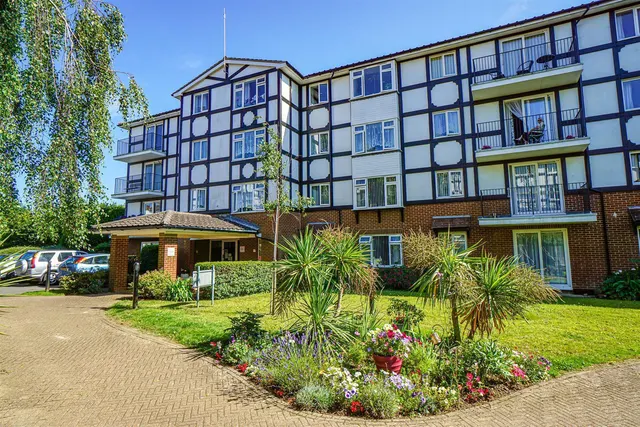 St. Helens Crescent, Hastings, photo 1