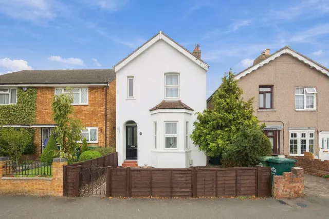 Woodthorpe Road, Ashford, TW15, photo 1