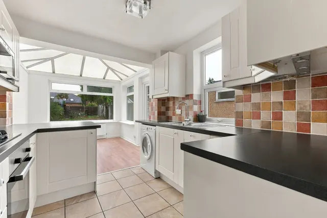 Woodthorpe Road, Ashford, TW15, photo 2