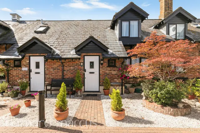 West Hill, Epsom, photo 1