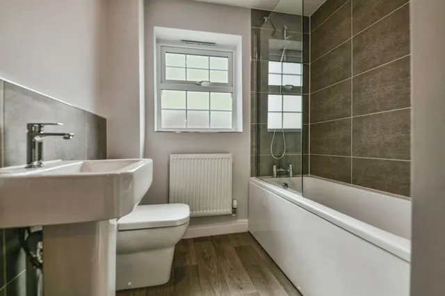 Curlew Road, Boston, PE21, photo 3